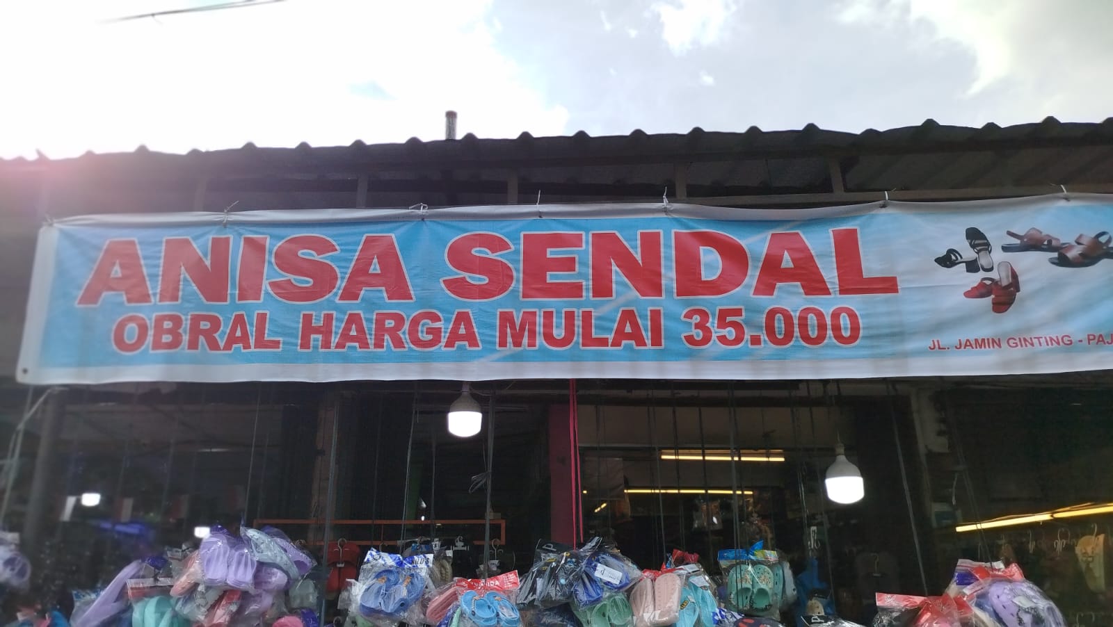 Tampak depan toko
